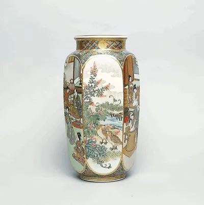 Inv. 0028. Vaso, Período Meiji (1868-1912). Porcelana Satsuma. Japón.
